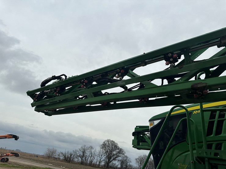 2021-john-deere-r4038-image-45