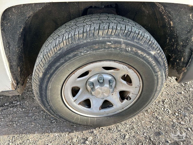 2016-chevrolet-silverado-4x4-crew-cab-pickup-truck-image-28