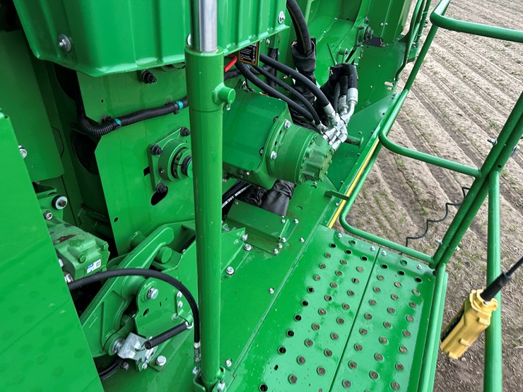 2021-john-deere-cp690-image-88