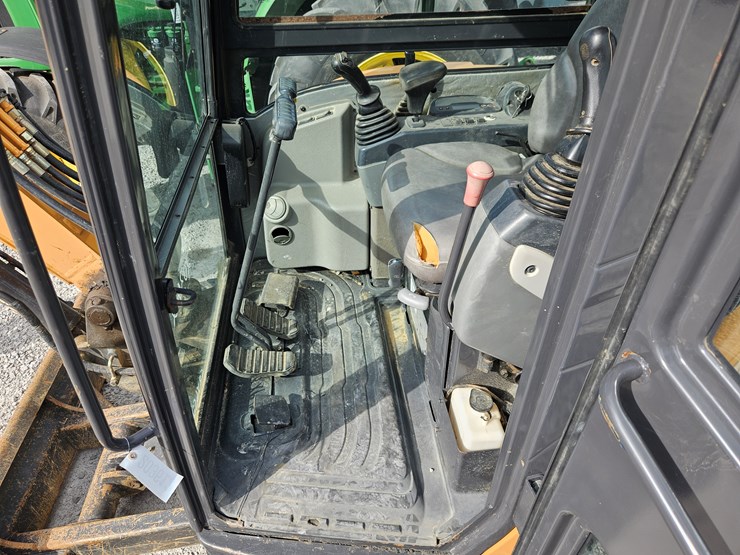 2018-case-cx37c-image-11