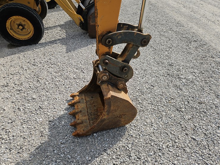 2018-case-cx37c-image-25