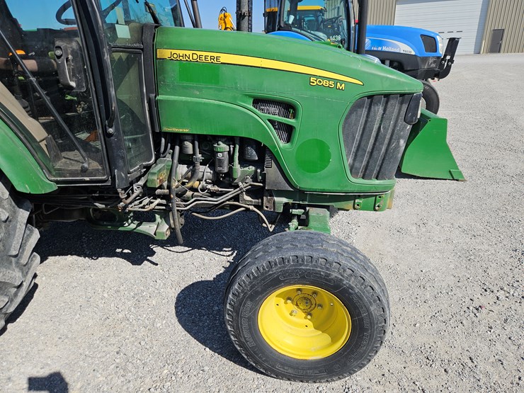 2011-john-deere-5085m-image-3