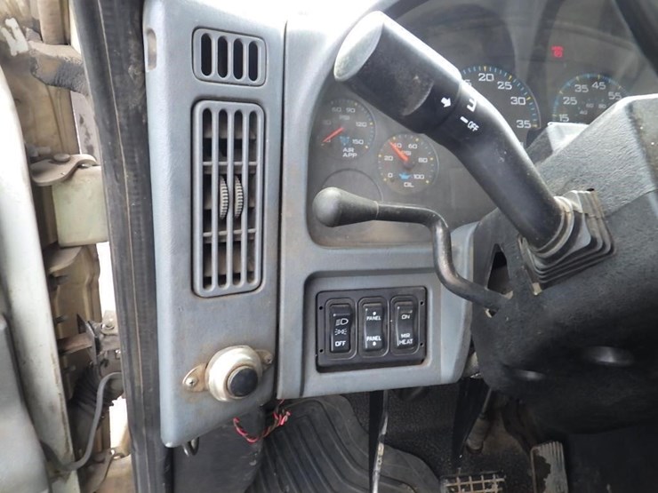 2007-international-7600-image-34