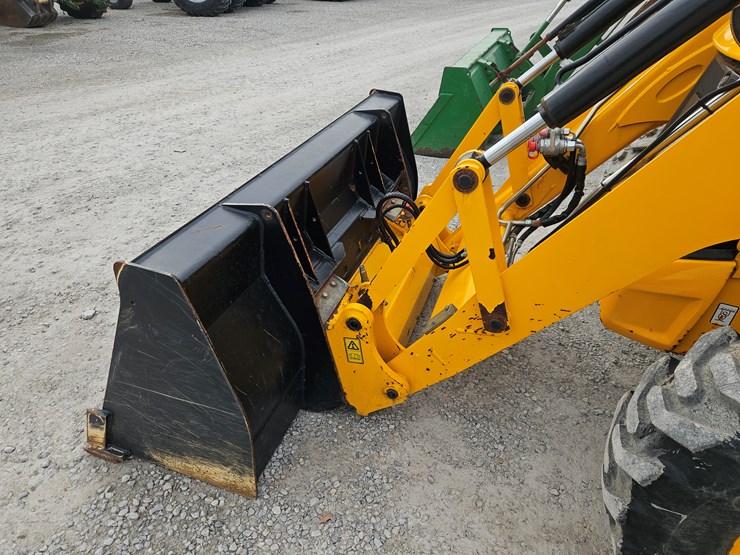 2018-jcb-3cx-compact-image-7