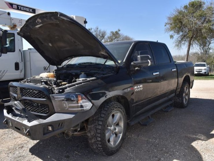 2015-dodge-1500-image-2