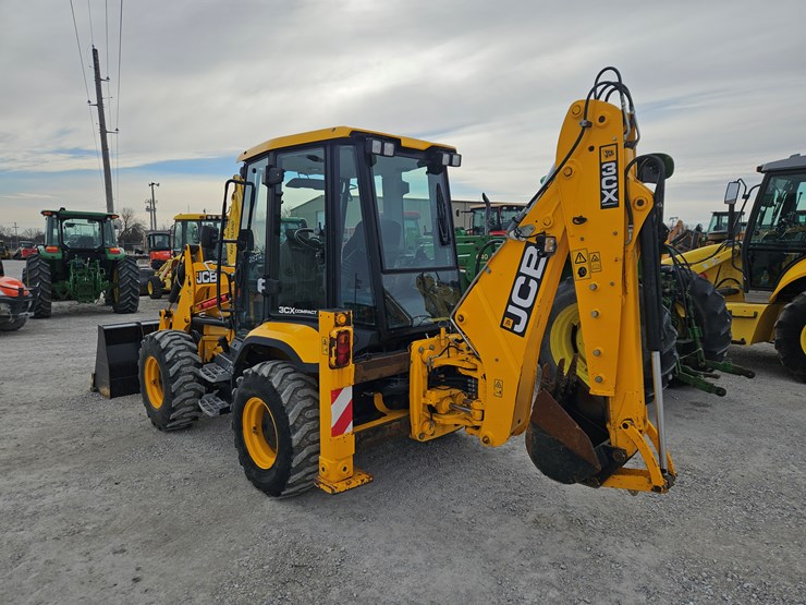 2018-jcb-3cx-compact-image-17
