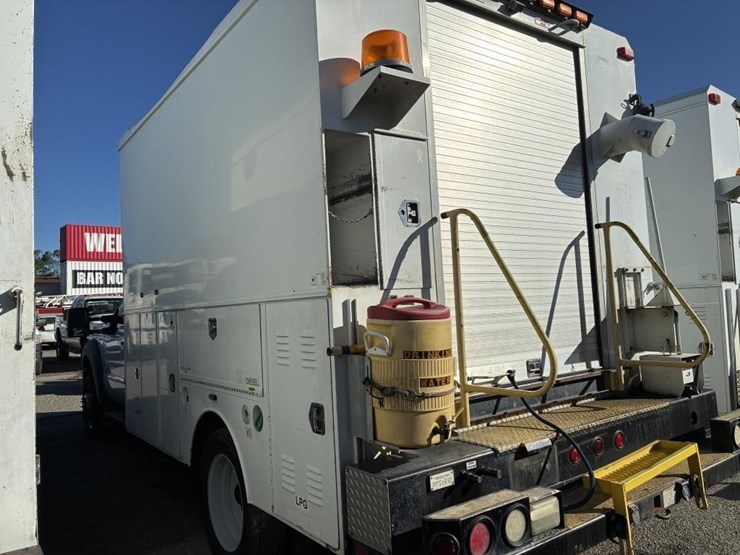 2011-ford-f550-image-4