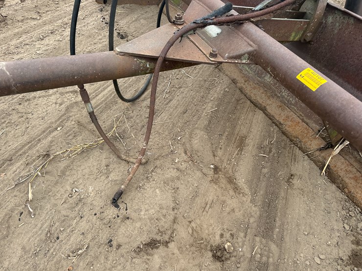 john-deere-810-image-18