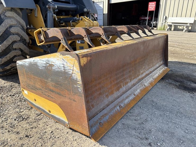 2018-deere-210lep-image-16