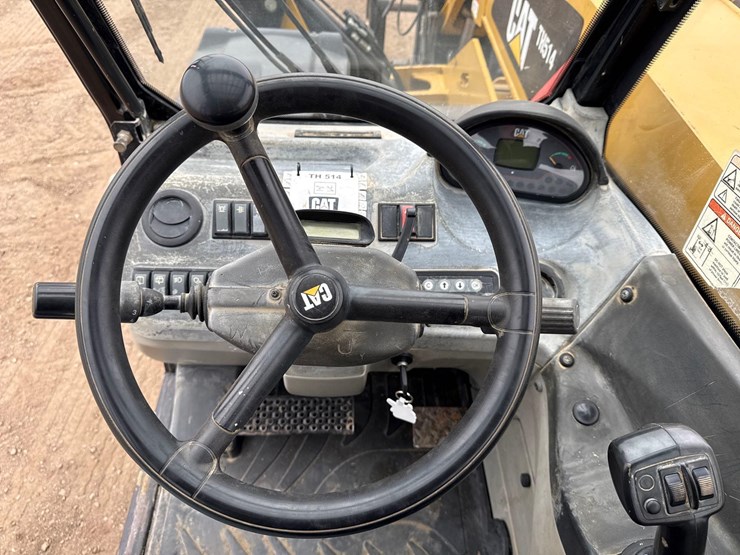 2011-caterpillar-th514-telehandler-image-25