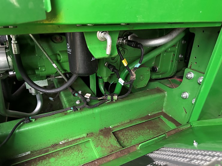 2021-john-deere-cp690-image-34