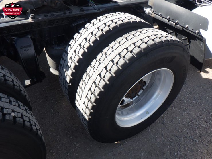 2022-freightliner-cascadia-116-image-5