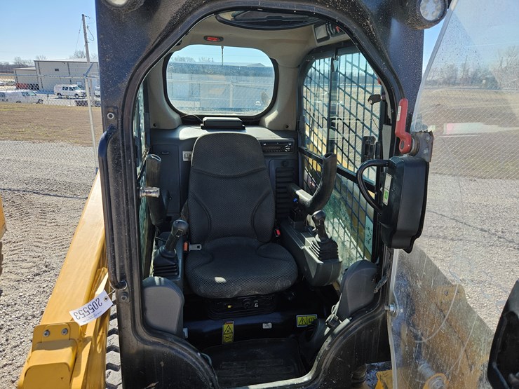 2021-caterpillar-259d3-image-7