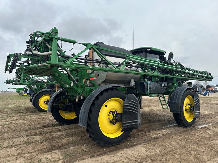 2021-john-deere-r4044-image-3