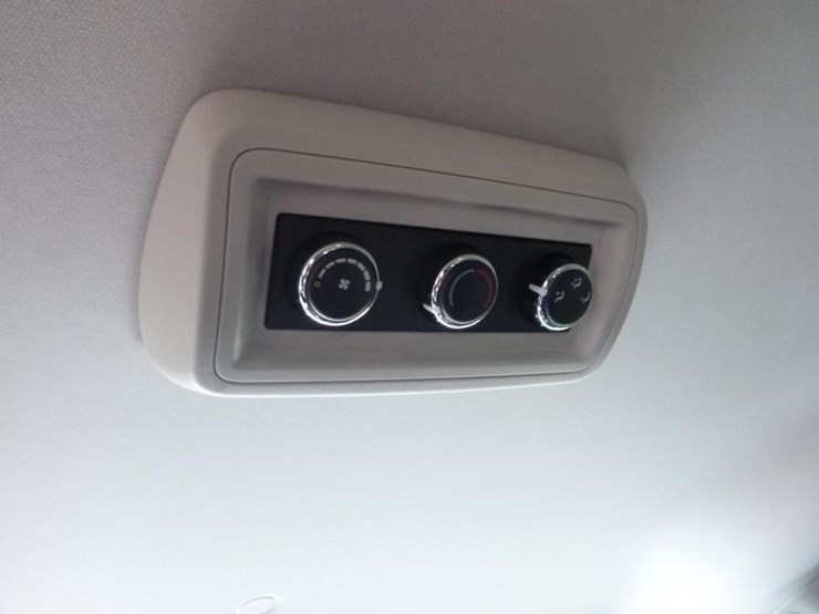 2014-dodge-grand-caravan-image-16