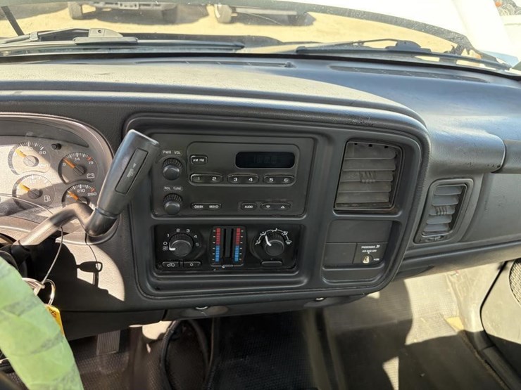 2006-chevrolet-2500-image-12