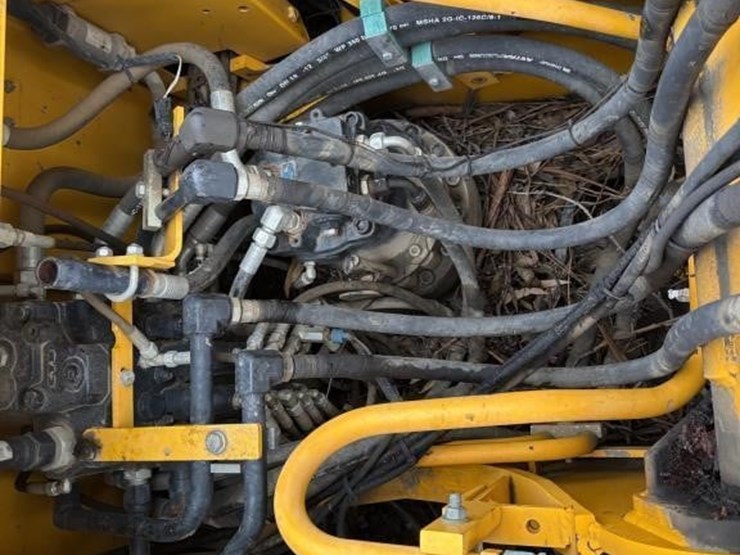 2012-jcb-js160-image-51