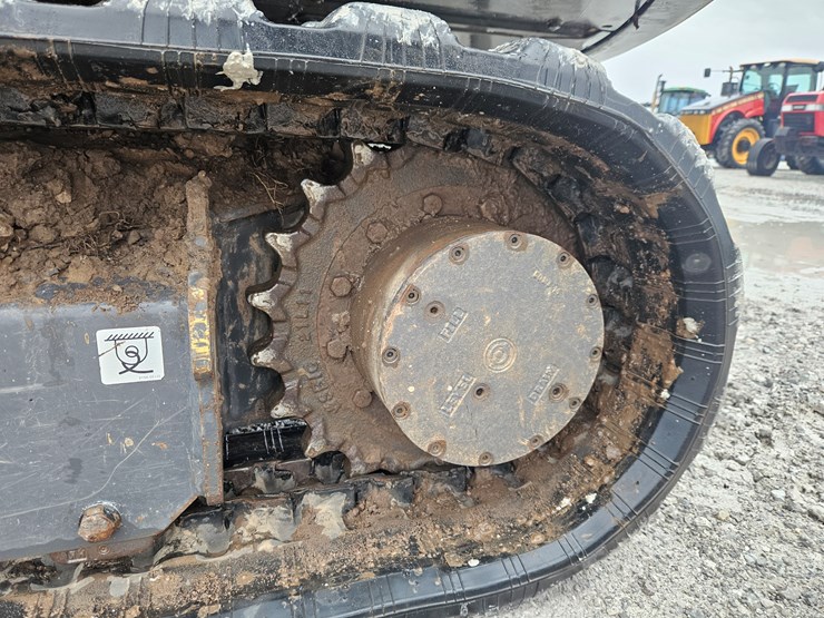 2022-case-cx57c-image-13