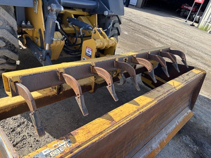 2018-deere-210lep-image-18