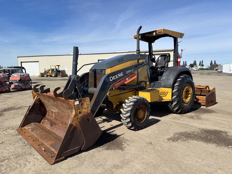 2017-deere-210lep-image-1