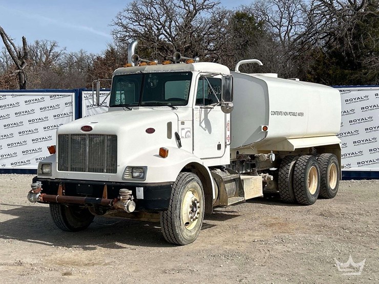 2001-peterbilt-330-image-1