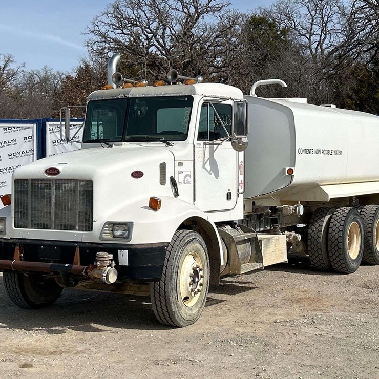 2001 PETERBILT 330