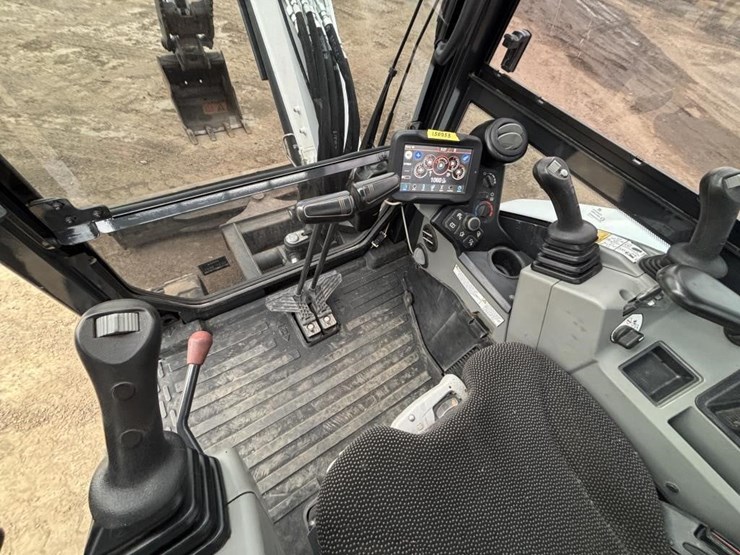 2021-bobcat-e60-image-28