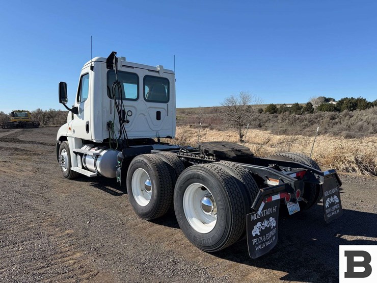 2017-freightliner-cascadia-125-image-3
