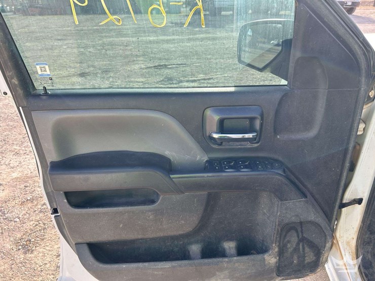 2016-chevrolet-silverado-4x4-crew-cab-pickup-truck-image-11