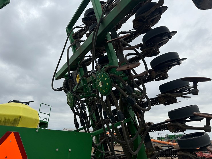 john-deere-1890-image-33