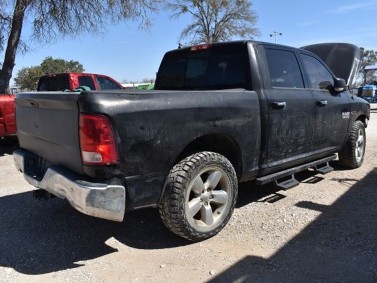 2015-dodge-1500-image-4