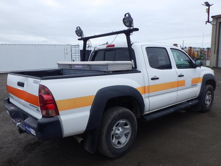 2013-toyota-tacoma-image-3