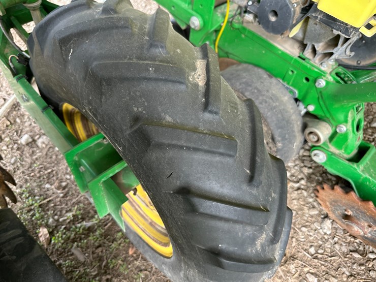 john-deere-1725-image-6