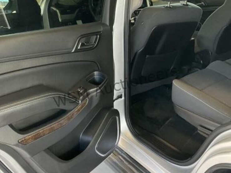 2015-chevrolet-tahoe-image-25