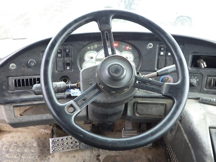 2005-caterpillar-740-image-30