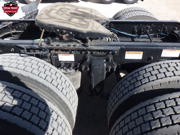 2022-freightliner-cascadia-116-image-14