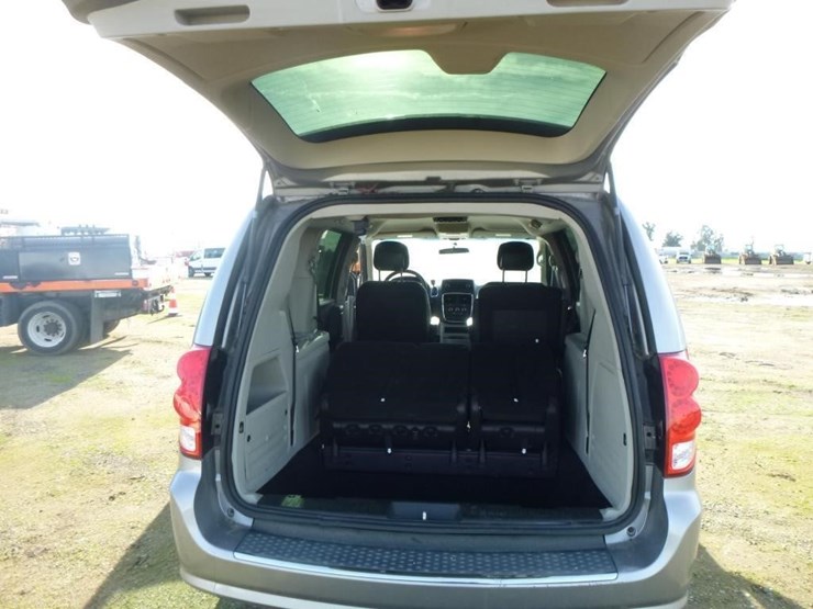 2014-dodge-grand-caravan-image-22