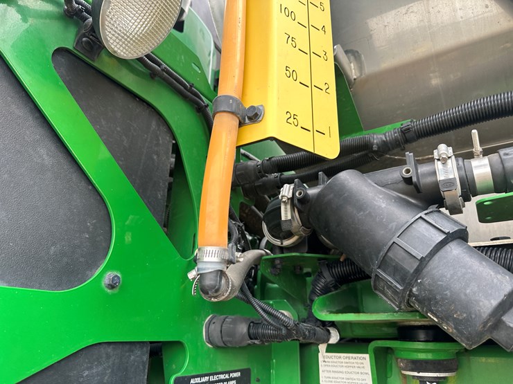 2021-john-deere-r4038-image-41