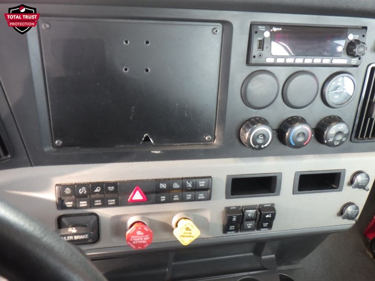 2022-freightliner-cascadia-116-image-16