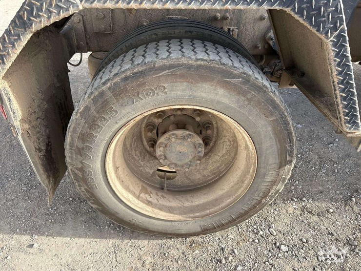 2012-peterbilt-337-image-35