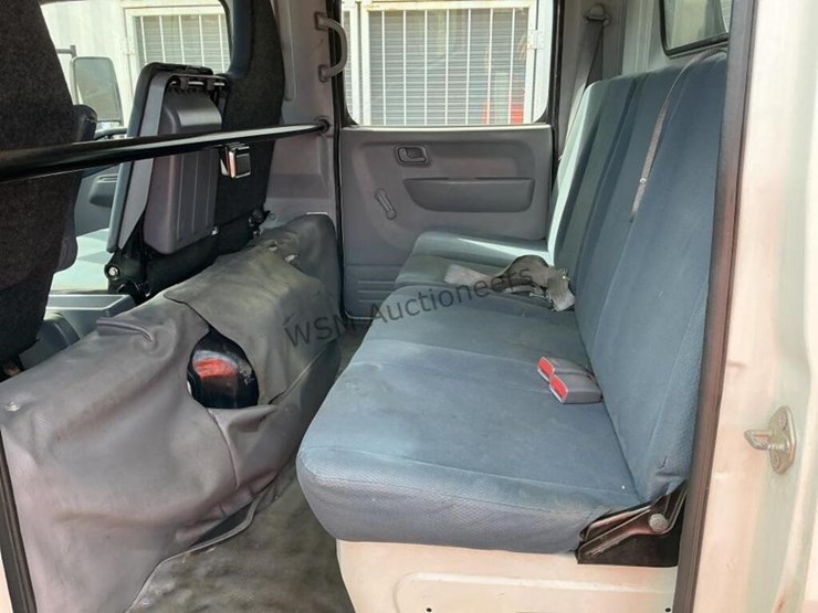 2017-mitsubishi-fuso-fe160-image-30