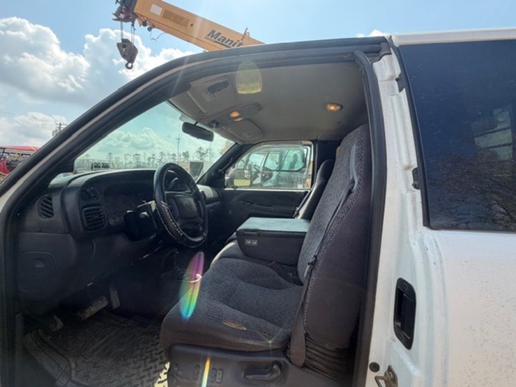 2002-dodge-ram-3500-image-28