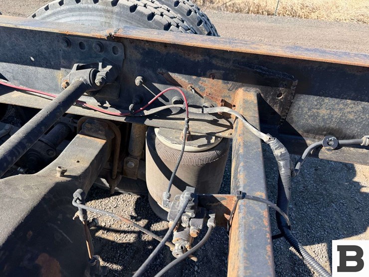 1992-freightliner-fld120-image-25