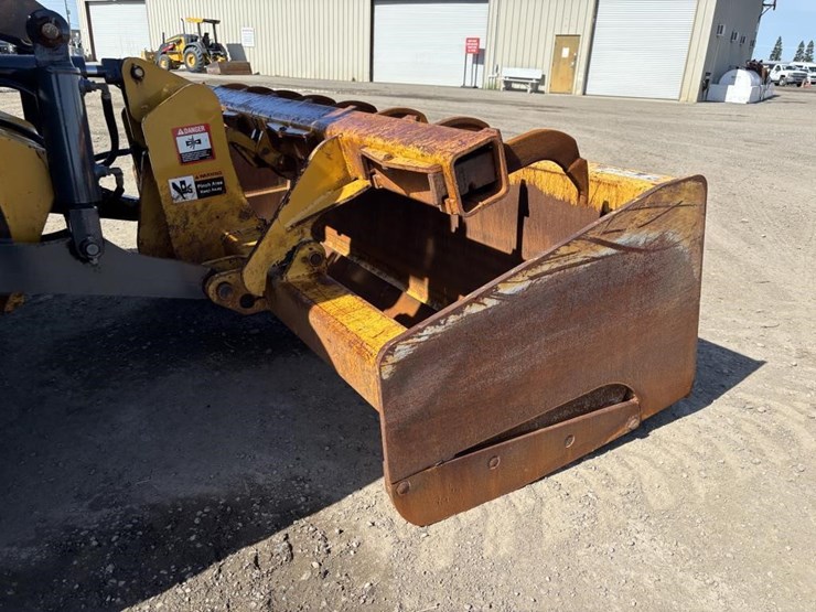 2017-deere-210lep-image-17