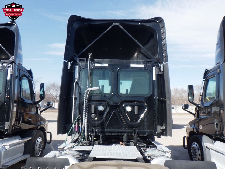 2022-freightliner-cascadia-116-image-10