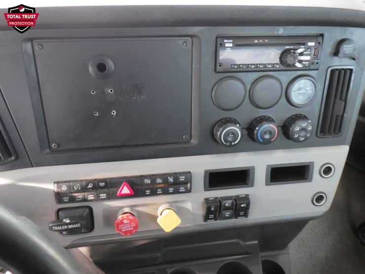 2022-freightliner-cascadia-116-image-16