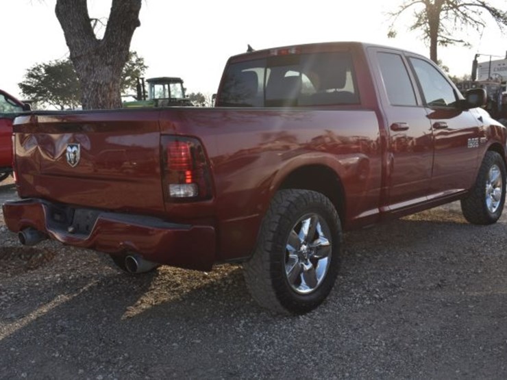 2013-dodge-1500-image-18