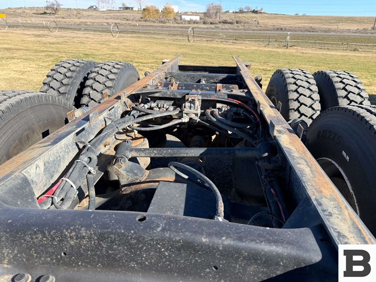 1995-freightliner-fld112-image-18