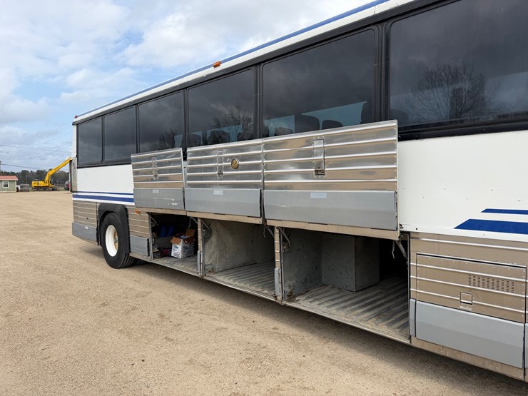 #295-•-1988-mci-travel-bus-image-2