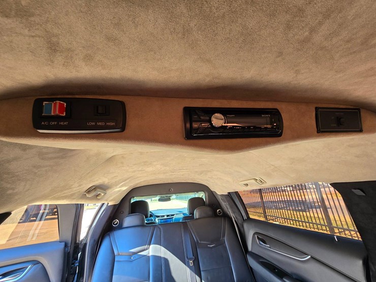 2017-cadillac-federal-70-in-limo---30,529-miles-w-premium-coachwork-by-federal-image-28